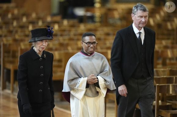 La princesse royale et le vice-amiral Sir Timothy Laurence (La princesse Anne, Timothy Laurence) arrivent à la cathédrale de Westminster, dans le centre de Londres, pour assister à la messe de requiem de la duchesse de Kent. 16 septembre 2025. © PA Photo/ Bestimage