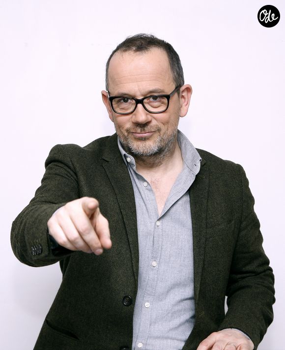 Remontré contre son éviction de France Inter, Thomas Legrand a rédigé une tribune publiée dans le journal "Le Monde" le mercredi 26 août 2026.

Portrait de Thomas Legrand
Crédit : Herique / Perrin / Bestimage