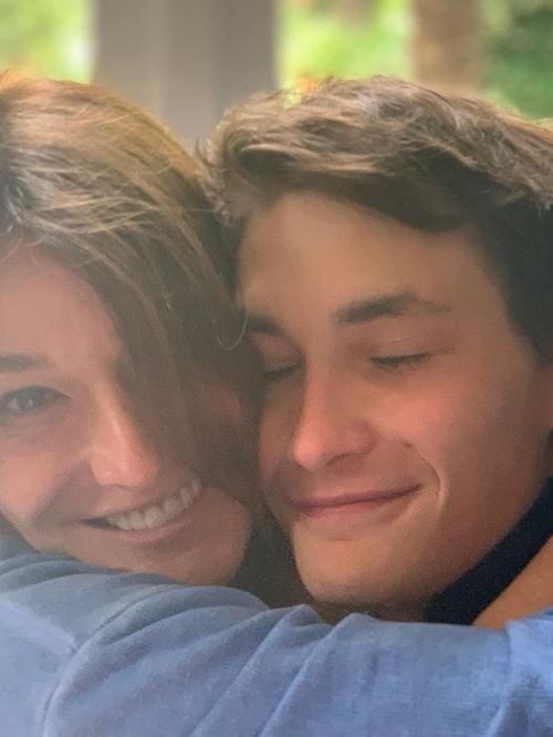 Carla Bruni et Raphaël Enthoven très fiers : leur fils Aurélien Enthoven vient d'être diplômé d'une école très prestigieuse