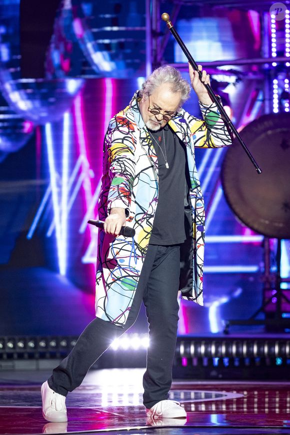 Dans les colonnes de France Dimanche, le musicien a révélé qu'il réside désormais au sein du village baptisé Fontaine-de-Vaucluse

Exclusif - Patrick Hernandez lors de l'enregistrement de la soirée "Les 30 ans du sidaction - la soirée événement" au Grand Rex à Paris diffusée le 23 mars 2024 sur France 2.
© Cyril Moreau / Coadic Guirec / Bestimage