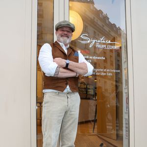 Ce nouveau restaurant s'appelle "Signature" par Philippe Etchebest.

Le chef Philippe Etchebest - Le chef Philippe Etchebest ouvre son restaurant éphémère "Signature" du 9 au 30 octobre au 25 rue Sedaine à Paris dans le 11ème arrondissement le 8 octobre 2025. © Jean-Marc Lhomer/Bestimage