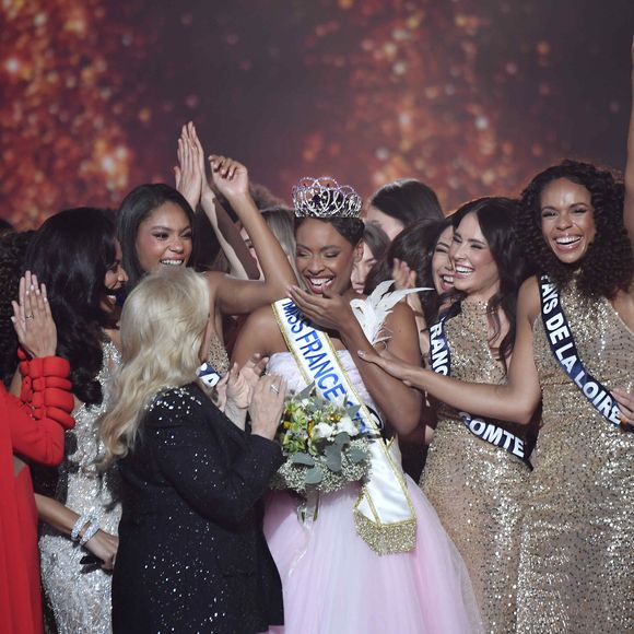 La grande gagnante de Miss France 2025 a été désignée ce samedi 14 décembre !

Miss France 2025, sur TF1           Crédits : Pierre Billard/sipa press via Bestimage
