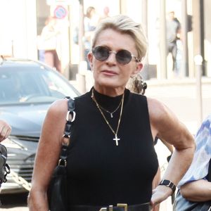 Sophie Davant - Arrivées aux obsèques de Philippe Labro en l'église de Saint-Germain-des-Prés à Paris le 13 juin 2025. © Dominique Jacovides - Christophe Clovis / Bestimage