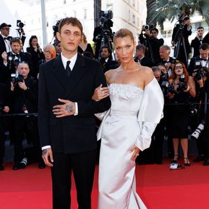Anwar Hadid et sa soeur Bella - Montée des marches du film " Garance " lors du 79ème Festival International du Film de Cannes, le 17 mai 2026. © Jacovides-Moreau / Bestimage