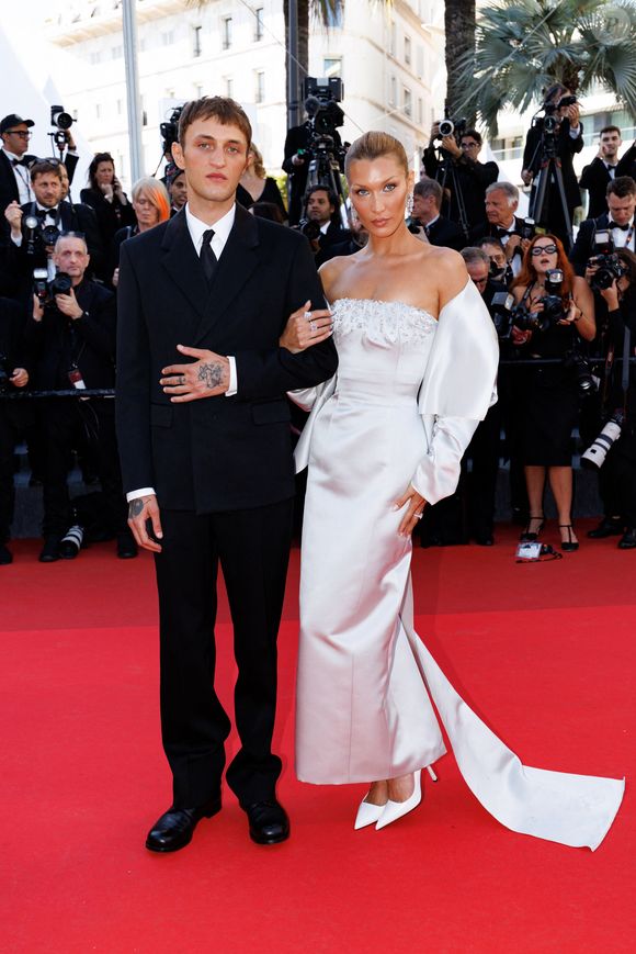 Anwar Hadid et sa soeur Bella - Montée des marches du film " Garance " lors du 79ème Festival International du Film de Cannes, le 17 mai 2026. © Jacovides-Moreau / Bestimage