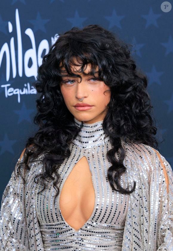 Le 4 janvier 2026, Santa Monica, Californie, USA : Odessa A'zion sur le tapis rouge de la 31ème cérémonie des Critics Choice Awards le dimanche 4 janvier 2026 au Barker Hanger à Santa Monica, Californie. JAVIER ROJAS/PI (Credit Image : © PI via ZUMA Press / / Bestimage)