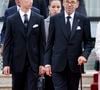Son fils aîné, le prince héritier Moulay El Hassan, 23 ans, ne l’a pas quitté d’une semelle.

Le roi du Maroc Mohammed VI accompagné du prince héritier Moulay El Hassan (G) se dirige vers le président français dans la capitale Rabat le 28 octobre 2024. Le président français Emmanuel Macron a atterri dans la capitale marocaine le 28 octobre, pour une visite d'État de trois jours visant à rétablir les relations avec le pays d'Afrique du Nord après des années de tensions. Photo by Ludovic Marin/Pool/ ABACAPRESS.COM