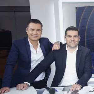 Exclusif - Les journalistes Laurent Luyat et Matthieu Lartot - Plateau de France Télévisions lors des Internationaux de France de Tennis de Roland Garros 2024, le 26 mai 2024. © Bertrand Rindoff / Bestimage