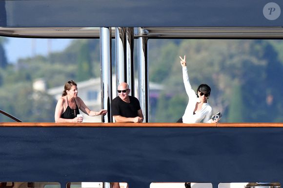 Jeff Bezos et Lauren Sanchez poursuivent leurs vacances en s'arrêtant à Cannes, où ils ont fait une randonnée sur l'île Sainte Marguerite, en France, le 18 juin 2023. Photo par Pool With Starface only for France/ABACAPRESS.COM