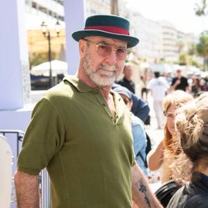 L'ancien footballeur en utilise un lui-même

Eric Cantona au 79e Festival de Cannes à l'hôtel Martinez - Cannes, France le 17 mai 2026. Photo par SGP / BESTIMAGE