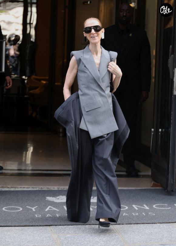 Céline Dion sort de l'hôtel Royal Monceau à Paris le 3 octobre 2026 © Denis Guignebourg / Bestimage