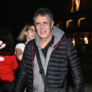 Julien Clerc - Arrivées à l'enregistrement de l'émission "Serge Lama le dernier rappel!" au théâtre Marigny à Paris le 29 avril 2025.
© Yehiel Chekroune / Bestimage