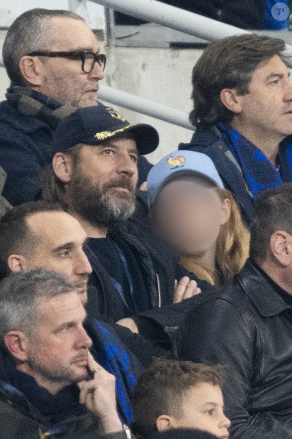 Fred Testot - Célébrités dans les tribunes du quart de finale de la Ligue des Nations de l'UEFA 2025 "France - Croatie (2-0 / tab 5-4)" au Stade de France à Saint-Denis le 23 mars 2025. © Cyril Moreau/Bestimage