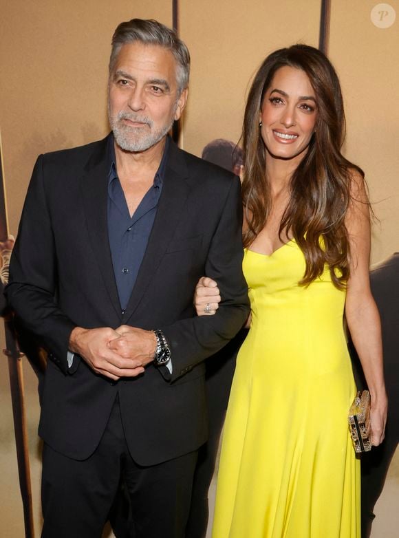 Mais qu'est-il arrivé à George ?! C'est la question que tout le monde se pose depuis plusieurs heures... 

George Clooney and Amal Clooney - Premiere of the film “The Boys in The Boat” in Los Angeles (Photo Press Service / BESTIMAGE).
