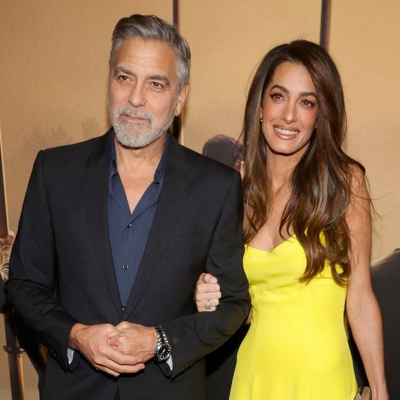 Mais qu'est-il arrivé à George ?! C'est la question que tout le monde se pose depuis plusieurs heures... 

George Clooney and Amal Clooney - Premiere of the film “The Boys in The Boat” in Los Angeles (Photo Press Service / BESTIMAGE).