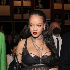 Delphine Arnault, Rihanna et Bernard Arnault - Défilé Dior Prêt-à-porter Automne/Hiver 2022/2023 dans le cadre de la Fashion Week de Paris, France, le 1er Mars 2022. © Borde-Rindoff/Bestimage