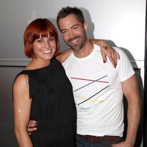 Emmanuel Moire et la danseuse Fauve Hautot, de l'émission Danse avec les stars, font le buzz avec un flashmob dans le terminal 2F de l'aéroport de Roissy-Charles-de-Gaulle, le 12 juillet 2013. Bestimage