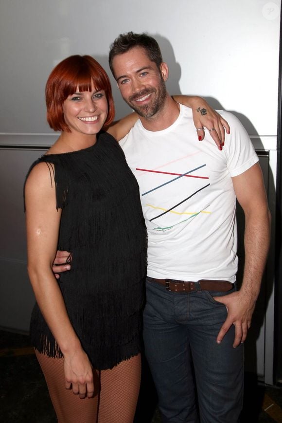 Emmanuel Moire et la danseuse Fauve Hautot, de l'émission Danse avec les stars, font le buzz avec un flashmob dans le terminal 2F de l'aéroport de Roissy-Charles-de-Gaulle, le 12 juillet 2013. Bestimage