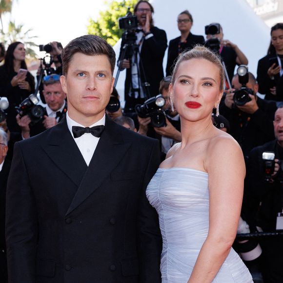 Pour prendre la pose avec lui !

Colin Jost et sa femme Scarlett Johansson - Montée des marches du film « Vie privée » lors du 78ème Festival International du Film de Cannes, au Palais des Festivals à Cannes. Le 20 mai 2025
© Jacovides-Moreau / Bestimage