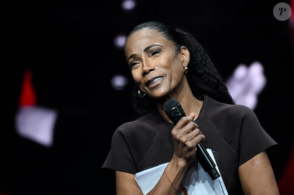 Christine Kelly au Dôme de Paris - Palais des Sports pour "Face à vous" les grands enjeux de demain le 25 novembre 2025.

© Lionel Urman / Bestimage