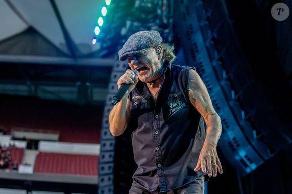 Pas moins était attendu pour une star de son envergure. Il continue d’ailleurs de déchaîner les foules. Impossible pour lui de rejoindre son hôtel sans être interpellé et acclamé par les fans.

Le chanteur d'AC/DC Brian Johnson lors du concert d'AC/DC à l'Estadio Wanda Metropolitano le 12 juillet 2025 à Madrid, Espagne.Le légendaire groupe de hard rock britannico-australien se produit aujourd'hui et le 16 juillet 2025 dans le cadre de sa nouvelle tournée Power Up Tour 2025, nommée d'après son dernier album Power Up.

Photo by Ricardo Rubio / Europa Press/ABACAPRESS.COM