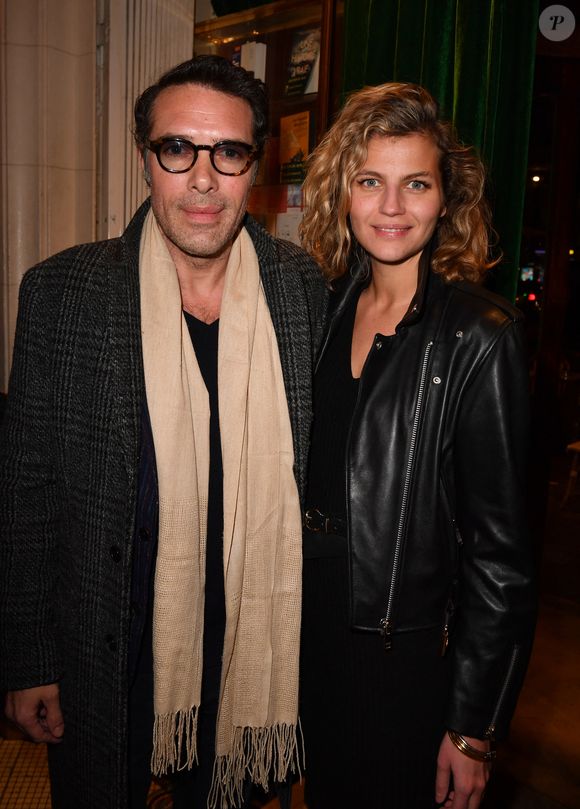 Nicolas Bedos et sa compagne Pauline Desmonts - Cocktail pour la sortie du livre de Michel Denisot " On peut rire de tout, sauf en mangeant de la semoule" aux Deux Magots à Paris le 15 mars 2023. © Veeren/ Bestimage
