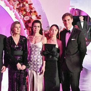 Selon Charlotte Casiraghi, la Provence a forgé son caractère

La princesse Caroline de Hanovre, Charlotte Casiraghi, la princesse Alexandra de Hanovre et Ben Sylvester Strautmann assistent au Rose Ball 2024 To Benefit The Princess Grace Foundation, le 23 mars 2024 à Monte-Carlo, Monaco. Photo par Stephane Cardinale-Pool/ABACAPRESS.COM
