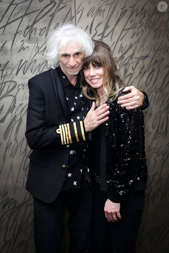 Exclusif - Louis Bertignac et sa femme Laetitia en backstage du concert solidaire pour les enfants de la guerre "Ensemble à l'Olympia" à Paris présenté par EliseCare le 10 février 2025.

© Jack Tribeca / Pierre Perusseau / Bestimage