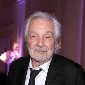 Pierre Arditi posant lors d'une séance de portrait à Paris, France, le 19 mars 2024. Photo par VIM/ABACAPRESS.COM