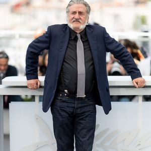 Il y confie que la disparition de ce couple idéalisé par le public a été difficile à vivre.

Daniel Auteuil - Photocall du film "L'objet Du Délit" lors du 79ème Festival International du Film de Cannes, le 23 mai 2026.
© Jacovides/Moreau/Bestimage
