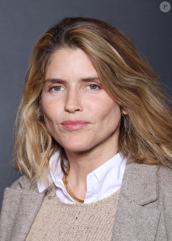 En effet, elle est présente au Festival de Reims - Festival international du film policier - en tant que jurée de la compétition présidé par le réalisateur Bruno Podalydès.
Alice Taglioni (membre du jury compétition) lors de la 5ème édition de Reims Polar, festival international du film policier, à Reims le 3 avril 2025.
© Denis Guignebourg / Bestimage