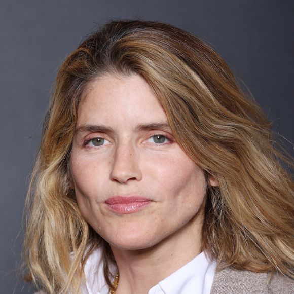 En effet, elle est présente au Festival de Reims - Festival international du film policier - en tant que jurée de la compétition présidé par le réalisateur Bruno Podalydès.

Alice Taglioni (membre du jury compétition) lors de la 5ème édition de Reims Polar, festival international du film policier, à Reims le 3 avril 2025.

© Denis Guignebourg / Bestimage