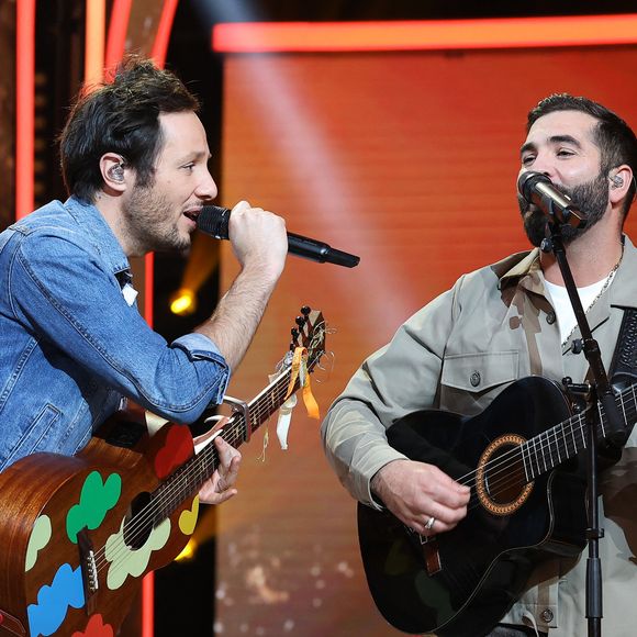 Vianney et Kendji Girac - Les personnalités se mobilisent lors de la 37ème édition du Téléthon sur le plateau de France 2, avec pour parrain Vianney. Cette année, 80,6 millions de dons ont été promis. Le 9 décembre 2023.  © Coadic Guirec / Bestimage