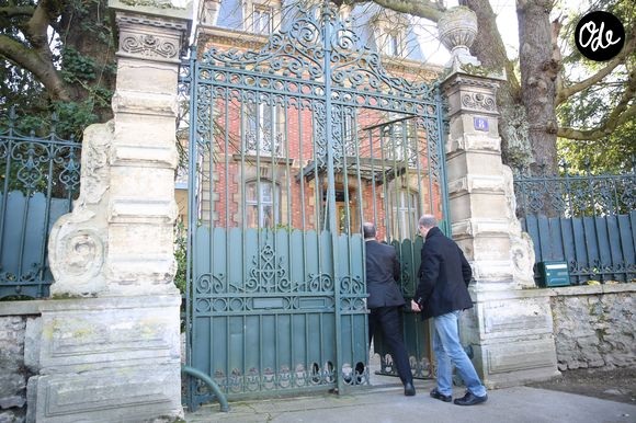 Un déménagement colossal est actuellement en cours pour trier et vider cinquante ans d'archives et de souvenirs.

Exclusif - Nouvelle perquisition dans la villa de Jean-Marie Le Pen au domaine de Montretout à Saint-Cloud le 16 février 2016.