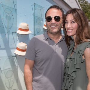 Le couple a choisi un prénom aux consonances tahitiennes.
Arthur (Jacques Essebag) et sa compagne Mareva Galanter au village lors de la finale homme des internationaux de France de Roland Garros à Paris, le 11 juin 2017. © Dominique Jacovides - Cyril Moreau/ Bestimage