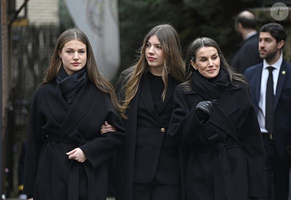 Leonor et Sofia d'Espagne sont à chaque étape des adieux à la princesse

La reine Letizia d'Espagne et ses filles, la princesse Leonor et l'infante Sofia, quittent la cathédrale orthodoxe grecque de Saint-André et Saint-Démétrius où ont eu lieu la cérémonie en l'hommage d'Irène de Grèce, le 17 janvier 2026, à Madrid (Espagne). © Francisco Guerra/Europa Press/Bestimage
