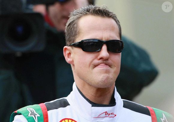 Le pilote souffrait notamment d'une hémorragie interne...

Michael Schumacher au volant d'une voiturette à Kerpen, Allemagne, le 13 décembre 2009. Photo by Herbet Bucco/Action Press/Cameleon/ABACAPRESS.COM