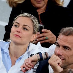 Laure Boulleau et son mari Bruno Cheyrou dans les tribunes lors des Internationaux de France de Tennis de Roland Garros 2025, à Paris, France, le 28 mai 2025. © Jacovides-Moreau/Bestimage © Jacovides-Moreau/Bestimage