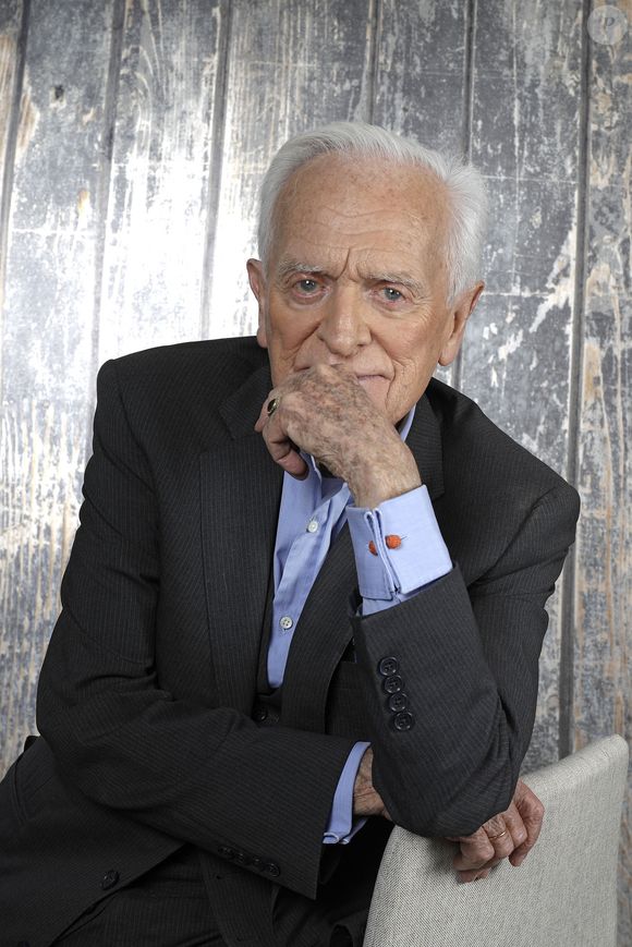 Exclusif - Portrait de Philippe Labro à Paris, le 17 avril 2024.
© Cédric Perrin/Bestimage