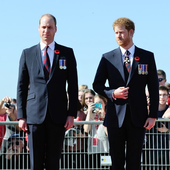 Mais aussi la relation avec le prince Harry et un éventuel retour de sa part au service de la royauté

Le prince William, duc de Cambridge, et le Prince Harry lors des commémorations des 100 ans de la bataille de Vimy, (100 ans jour pour jour, le 9 avril 1917) dans laquelle de nombreux Canadiens ont trouvé la mort lors de la Première Guerre mondiale, au Mémorial national du Canada, à Vimy, France, le 9 avril 2017. © Aurore Marechal/Pool/Bestimage