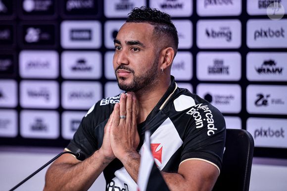 Dimitri Payet s'adresse aux journalistes lors de sa présentation officielle en tant que joueur de Vasco lors d'une conférence de presse tenue à Sao Januario. 18 août 2023. Photo by Thiago Ribeiro/AGIF/SPUS/ABACAPRESS.COM