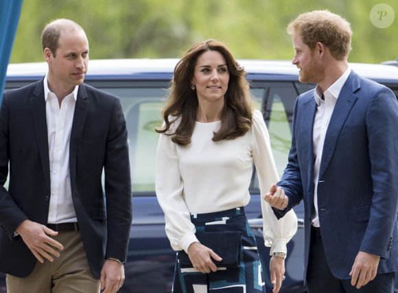 Le prince William, Kate Middleton et le prince Harry arrivent au lancement de la campagne "Heads Together" à Londres, le 16 mai 2016.

Photo : Agence / Bestimage