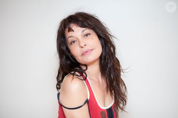 Selon nos confrères de "Paris Match", Jean-Pierre Hasson se souvient : "Isabelle Mergault, c’était la jeune femme de ma vie". 

Archives - Isabelle Mergault sur le plateau de l'émission "Les Grands du Rire", le 27 septembre 2012 - Isabelle Mergault, décédée à l'âge de 67 ans des suites d'un cancer, le 20 mars 2026. MPP / Bestimage