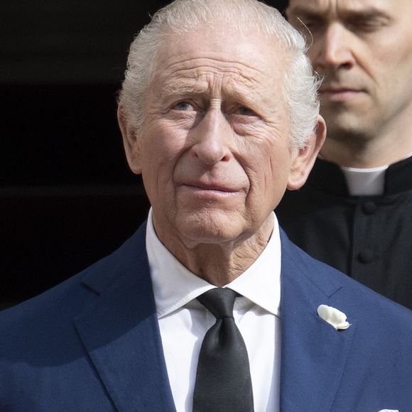 Le pape Léon XIV avec le roi Charles III d'Angleterre et Camilla Parker Bowles, reine consort d'Angleterre, dans la cour Saint-Damase au Vatican lors d'une visite d'État et une prière dans la chapelle Sixtine au Vatican, le 23 octobre 2025. © Alessia Giuliani/IPA via ZUMA Press / Bestimage/Bestimage
