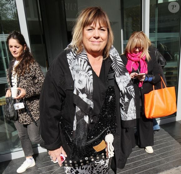 Michèle Bernier à la sortie des studios de RTL à Paris, France, le 17 octobre 2023. © Jonathan Rebboah/Panoramic/Bestimage