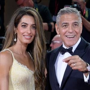 Pour George Clooney et son épouse Amal, il fallait bien un cocon à la taille de leur amour.

George Clooney et sa femme Amal à Venise, à l'occasion du Festival du film. Mario Cartelli/SOPA Images via ZUMA Press Wire