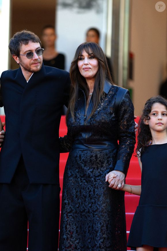 Bastien Bouillon, Monica Bellucci, Tawba El Gharchi - Montée des marches du film " Histoires de la nuit " lors du 79ème Festival International du Film de Cannes, le 21 mai 2026. © Olivier Borde / Bestimage