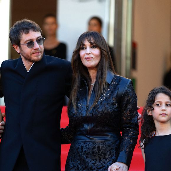Bastien Bouillon, Monica Bellucci, Tawba El Gharchi - Montée des marches du film " Histoires de la nuit " lors du 79ème Festival International du Film de Cannes, le 21 mai 2026. © Olivier Borde / Bestimage