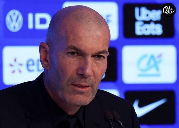 Le sélectionneur de l'équipe de France de football Zinédine Zidane lors d'une conférence de presse pour dévoiler le groupe retenu pour les prochains matchs de la Ligue des nations au siège de la FFF à Paris, France, le 18 septembre 2026. © Michael Baucher / Psnewz/Bestimage