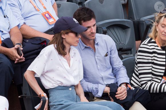 Gaspard Ulliel et Gaëlle Pietri sur les gradins lors des Internationaux de France de tennis à l'arène Roland-Garros à Paris, France le 7 juin 2017. 
Photo par Nasser Berzane/ABACAPRESS.COM